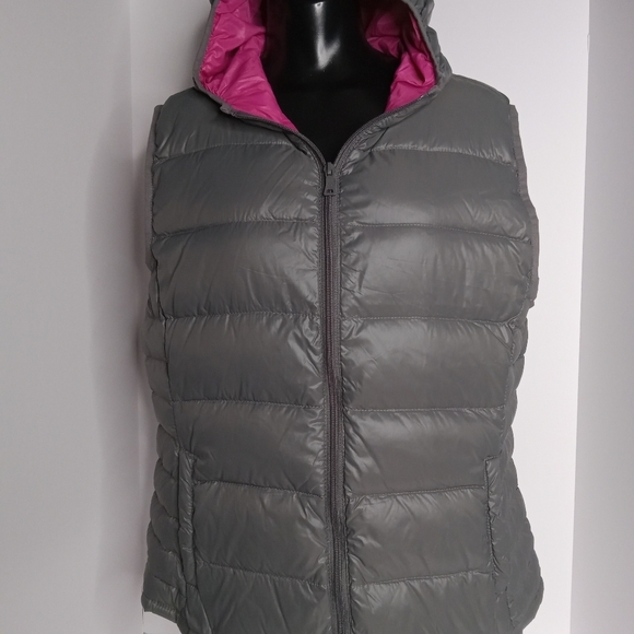 CHILL GRAY AND PINK PUFFER ZIP FRONT VEST SIZE XL HAS NON REMOVABLE HOOD - Picture 5 of 15